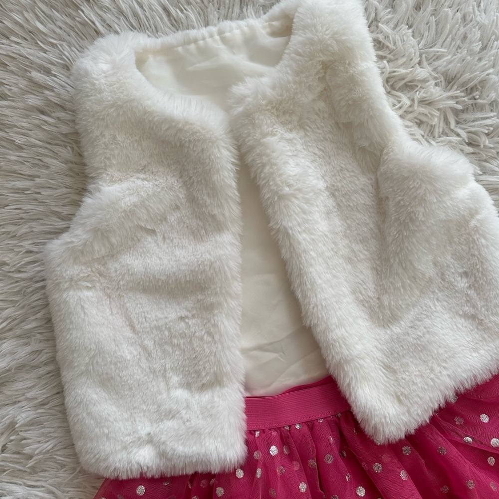 Girls’ WHITE HOLIDAY SOFT PRINCESS FAUX FUR SLEEVELESS VEST Size 5/6